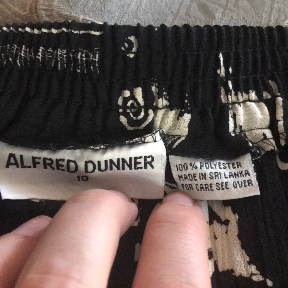Black and white pleated skirt - Picture 2 of 2
